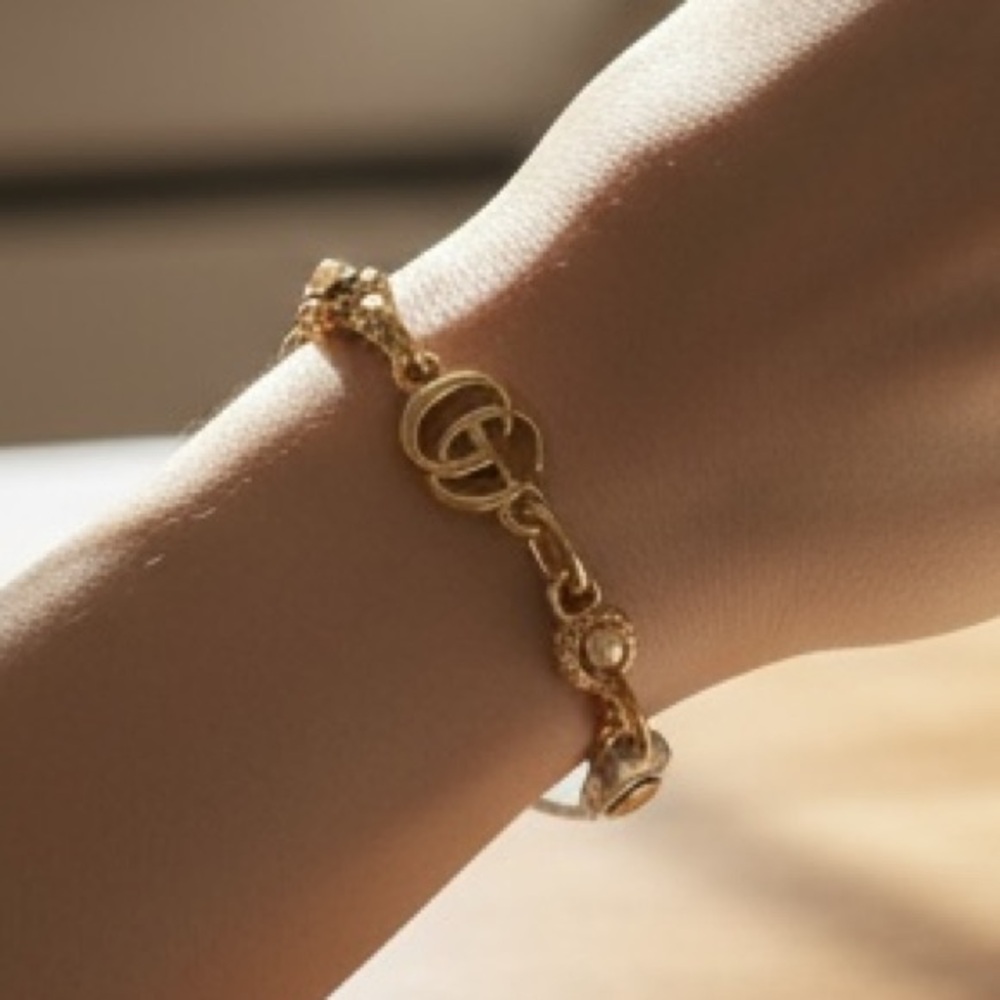Gold white leather Chain Bracelet G LOGO with faux pearls stainless steel NEW